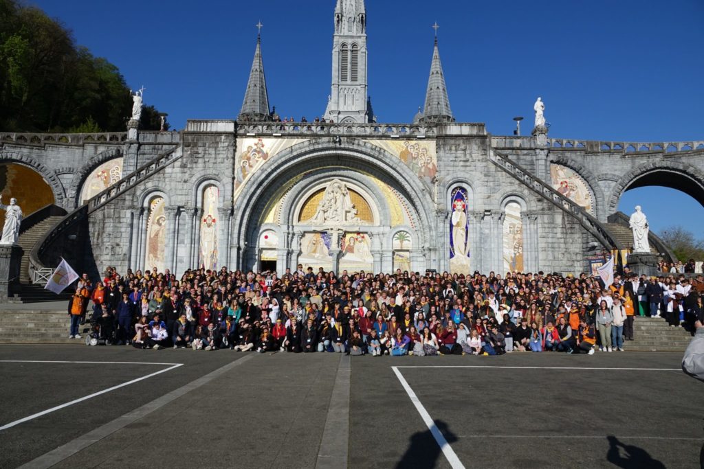 Du 21 au 27 avril 2024, 480 jeunes et animateurs originaires de Moselle vivront un pèlerinage diocésain à Lourdes. Plusieurs médias donneront des échos et des nouvelles des jeunes pèlerins de Moselle.