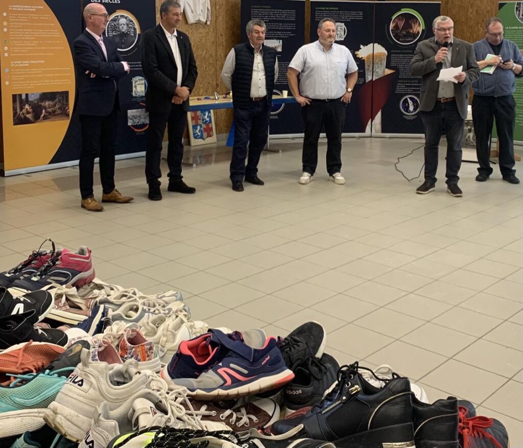 Dans le cadre de collectes de baskets organisées à Téterchen (le 14 octobre) et à Boulay (le 2 novembre), Caritas Moselle a eu la chance de bénéficier de près de 300 paires de chaussures de sport qui seront remises prochainement à des personnes en précarité, bénéficiaires de notre vestiaire solidaire.