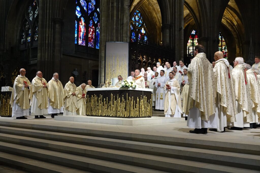 Mercredi 27 mars 2024, les prêtres, les diacres, les laïcs en mission et les fidèles du diocèse se sont réunis à la cathédrale Metz pour vivre la messe chrismale, présidée par Mgr Philippe Ballot.