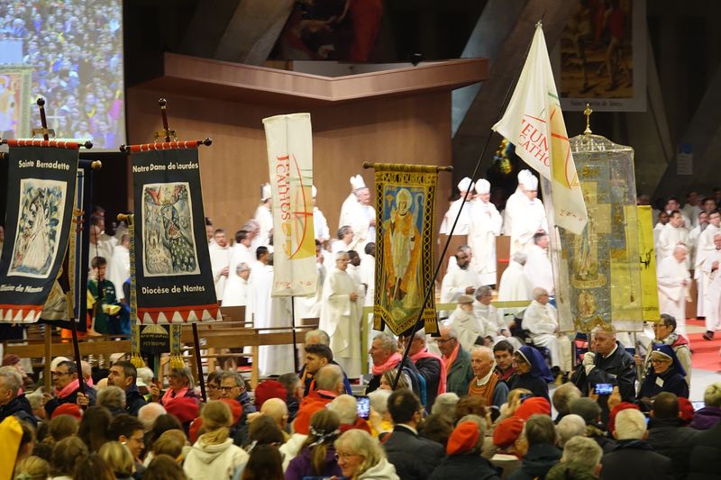 Au menu de la troisième journée du pèlerinage diocésain des jeunes à Lourdes : messe internationale, jeux olympiques et veillée festive.